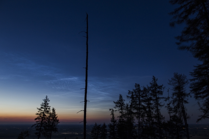 Leuchtende Nachtwolken (Noctilucent Clouds, NLC) am 17./18.06.2019 um 23:18 MESZ, Helligkeit 4, im Wiehengebirge bei Lübbecke