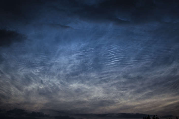 Leuchtende Nachtwolken (Noctilucent Clouds, NLC) am 21./22.06.2019 um 23:26 MESZ, Helligkeit 4, Standort: Großes Torfmoor bei Lübbecke